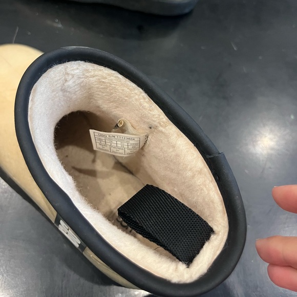 UGG Classic Clear Mini Boot Natural Black Kids